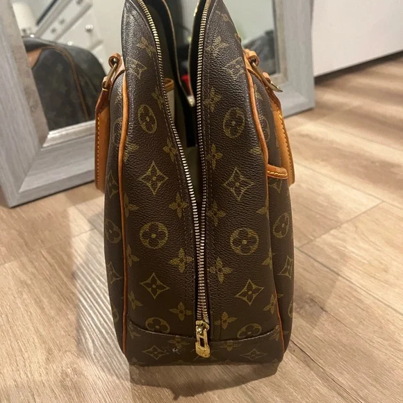 VINTAGE LOUIS VUITTON Monogram Deauville handbag/toiletry it can do it all! - Picture 5 of 11